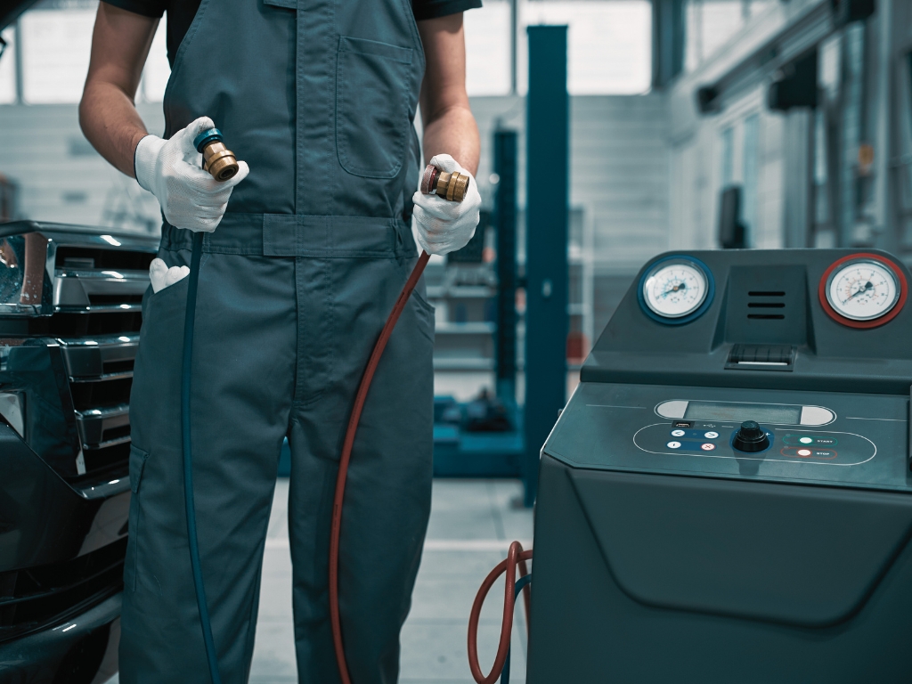 Fahrzeugdiagnose in moderner Autowerkstatt Fahrzeugdiagnose in moderner Autowerkstatt